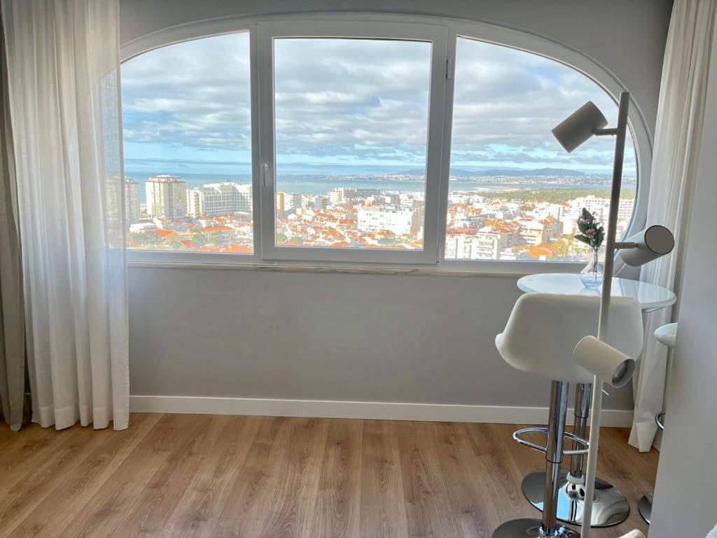 T2 Com Uma Vista Deslumbrante Sobre O Atlantico! Apartment Costa de Caparica Luaran gambar