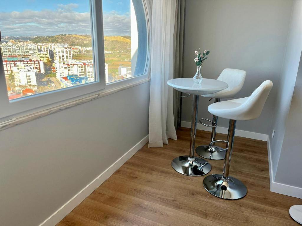 T2 Com Uma Vista Deslumbrante Sobre O Atlantico! Apartment Costa de Caparica Luaran gambar