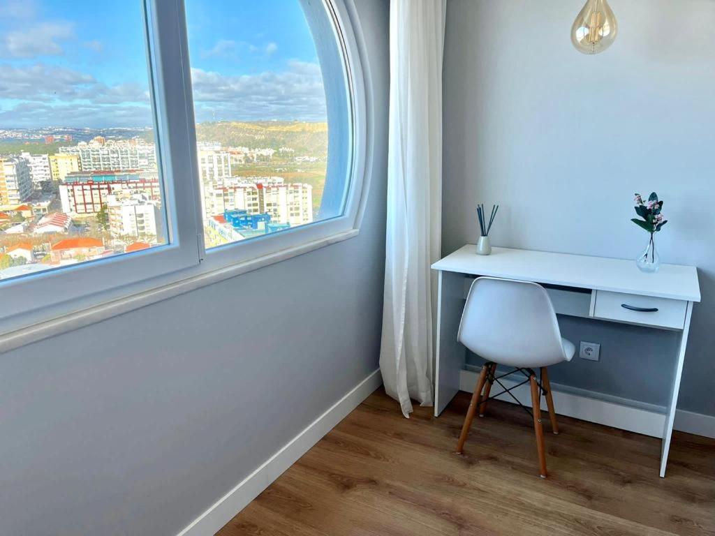 T2 Com Uma Vista Deslumbrante Sobre O Atlantico! Apartment Costa de Caparica Luaran gambar
